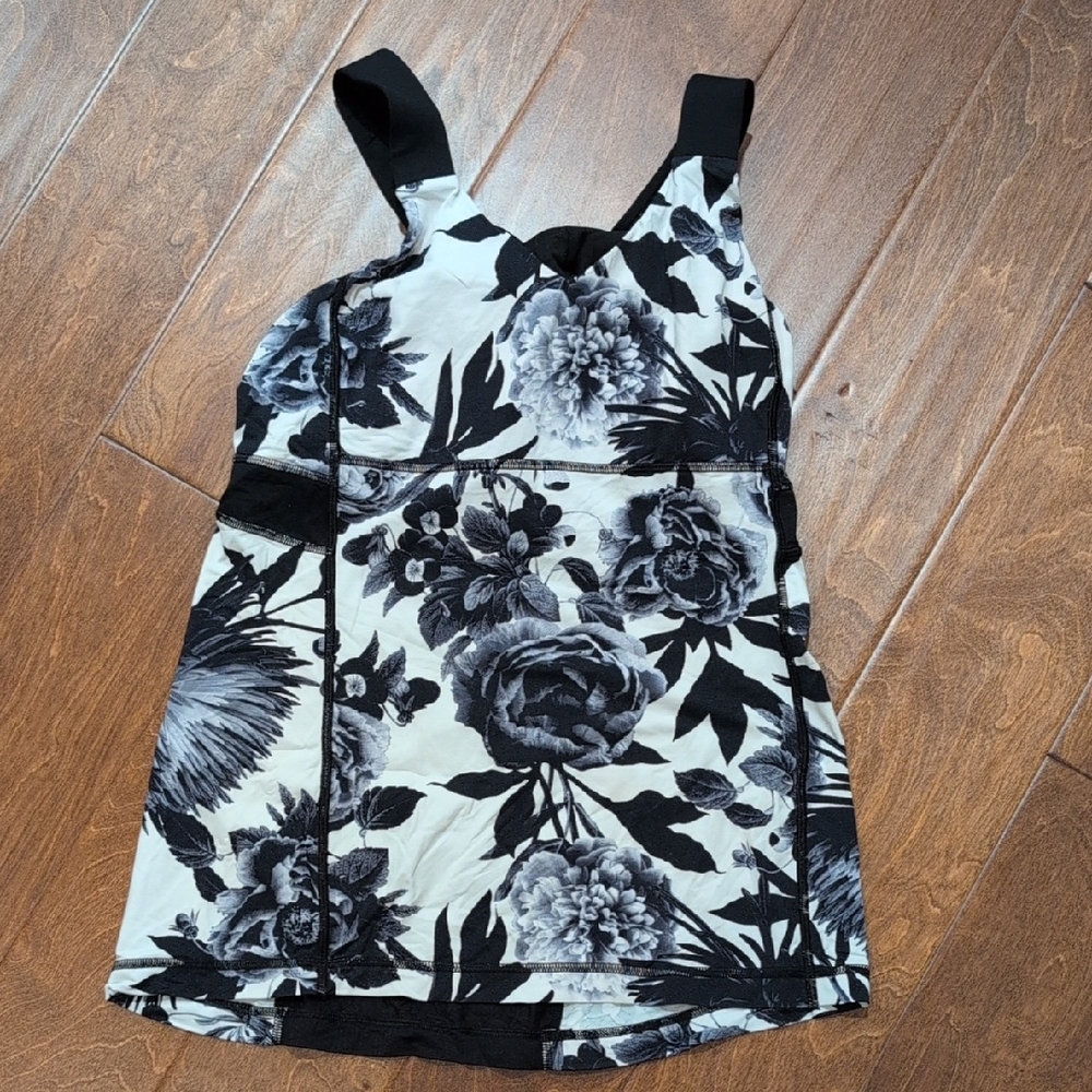 Lululemon GUC Women's Floral Black and White Tank Top Size 10